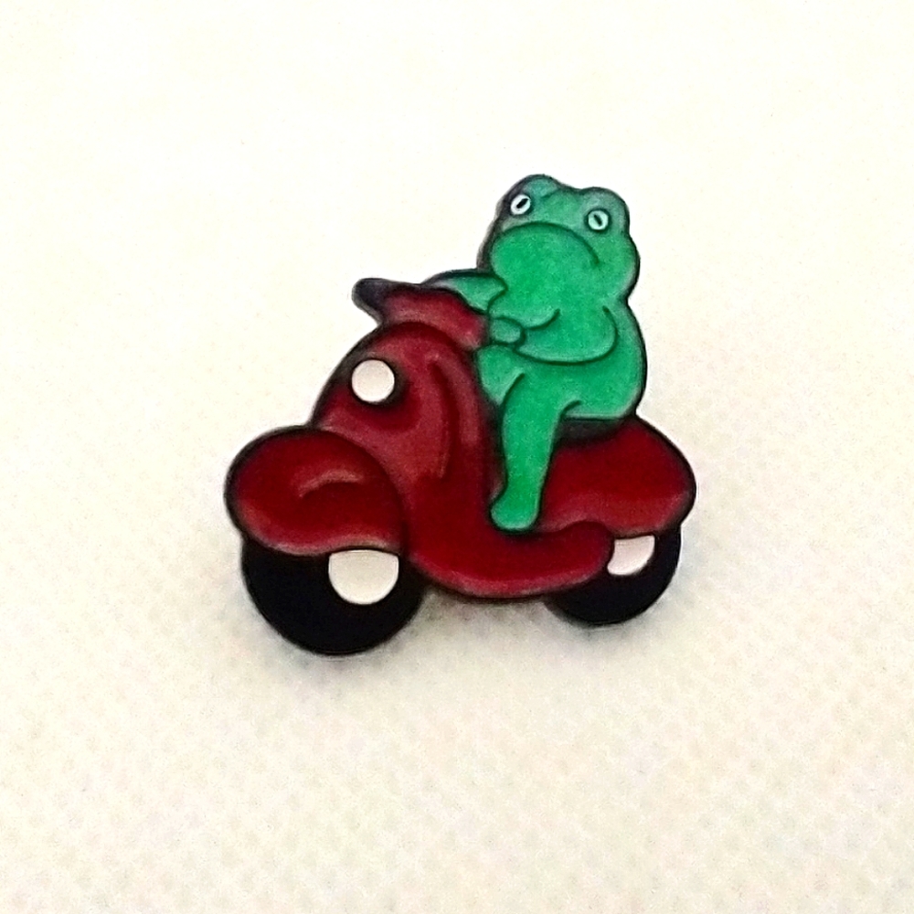🧁 3/$30 Grumpy Frog On A Scooter Enamel Pin NEW